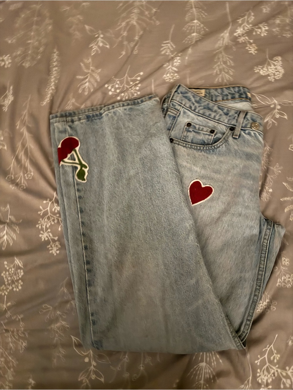 LEVIS Light Wash Women’s Jeans with embroidery